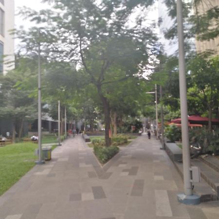 2 Bedrooms Units Forbes Area 5Th Avenue Bgc Center Manila Esterno foto