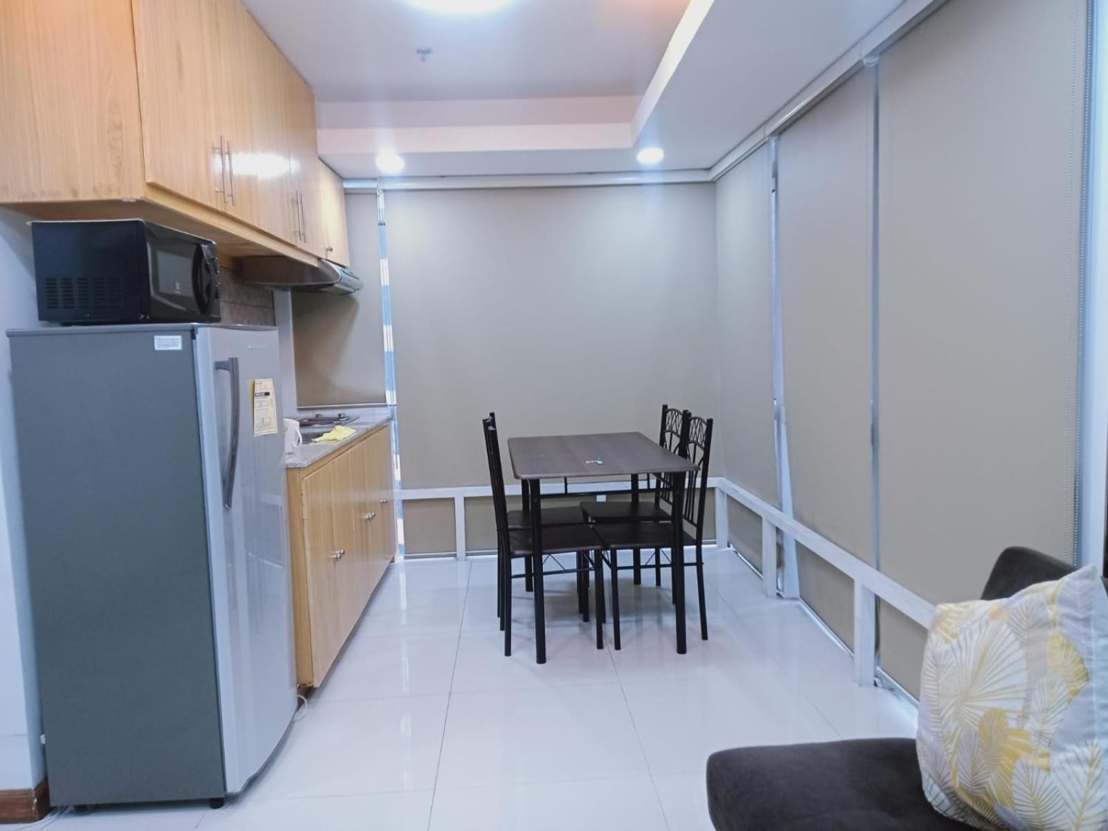 2 Bedrooms Units Forbes Area 5Th Avenue Bgc Center Manila Esterno foto