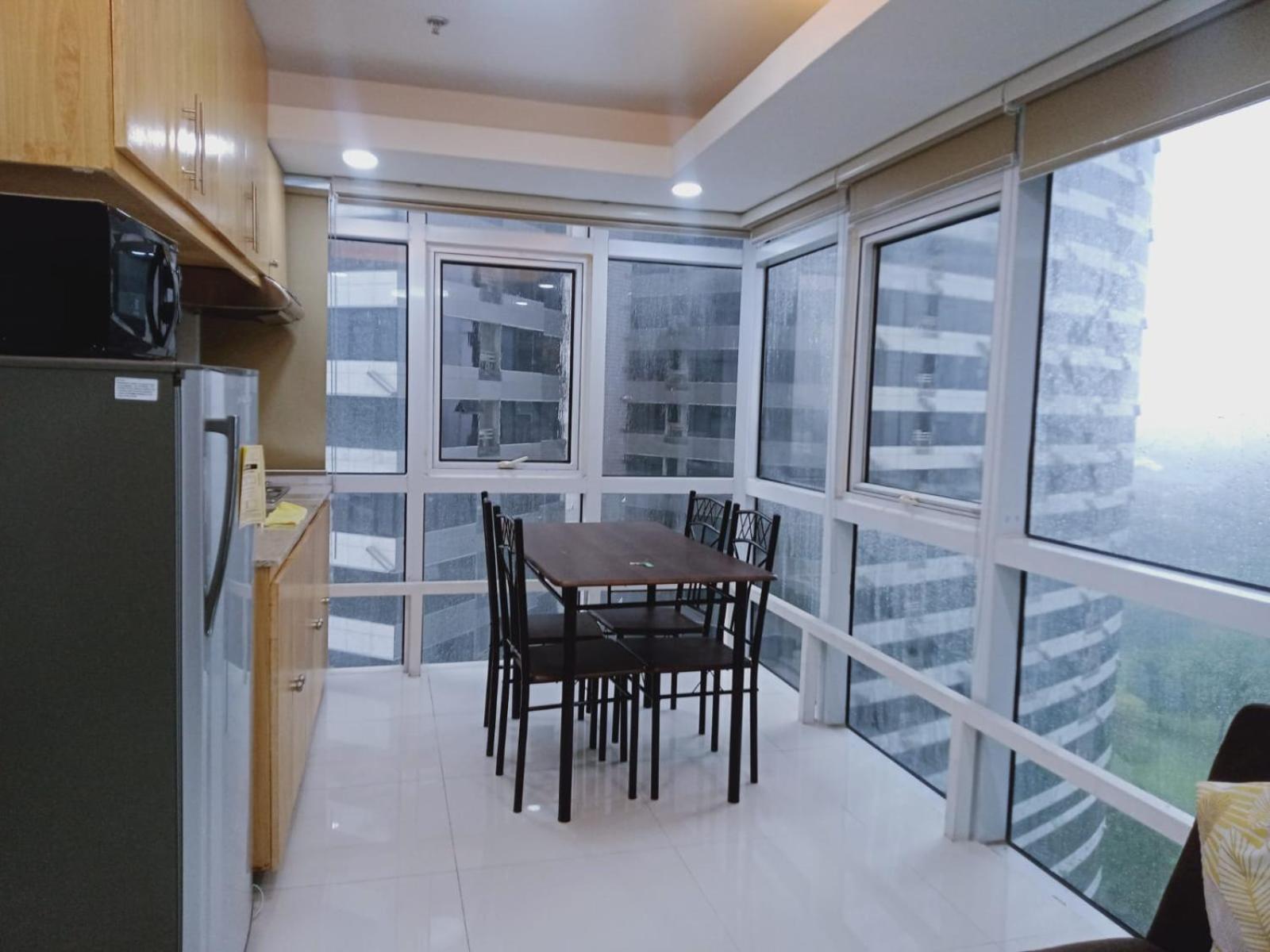 2 Bedrooms Units Forbes Area 5Th Avenue Bgc Center Manila Esterno foto