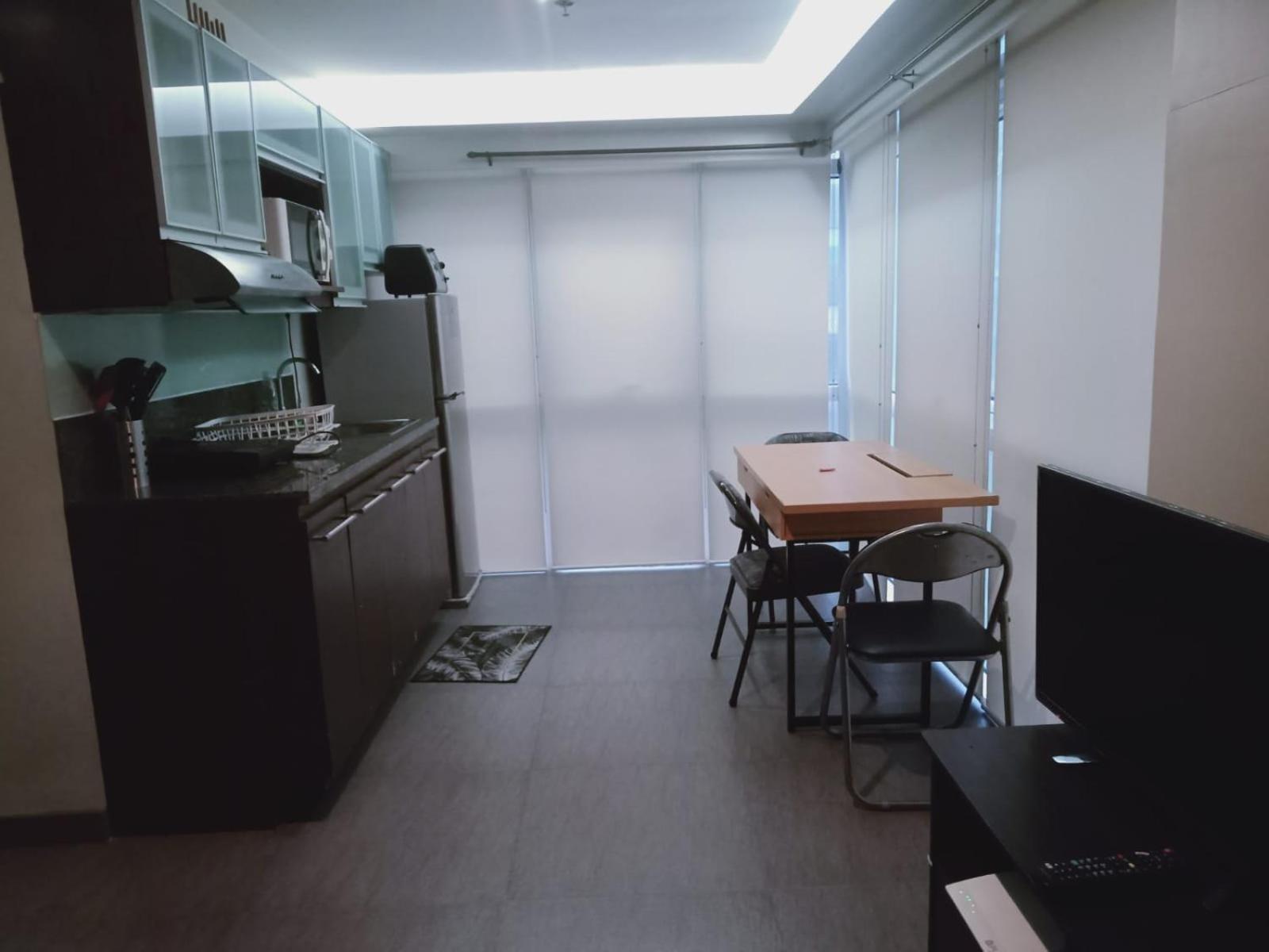 2 Bedrooms Units Forbes Area 5Th Avenue Bgc Center Manila Esterno foto