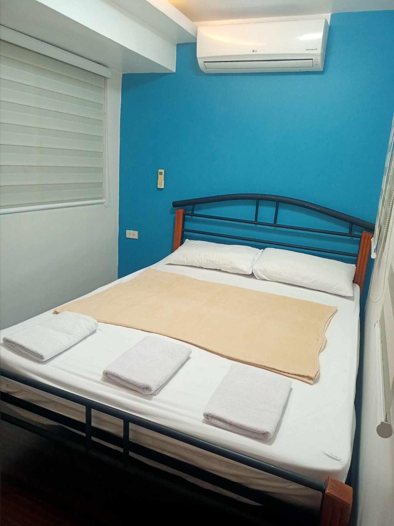 2 Bedrooms Units Forbes Area 5Th Avenue Bgc Center Manila Esterno foto