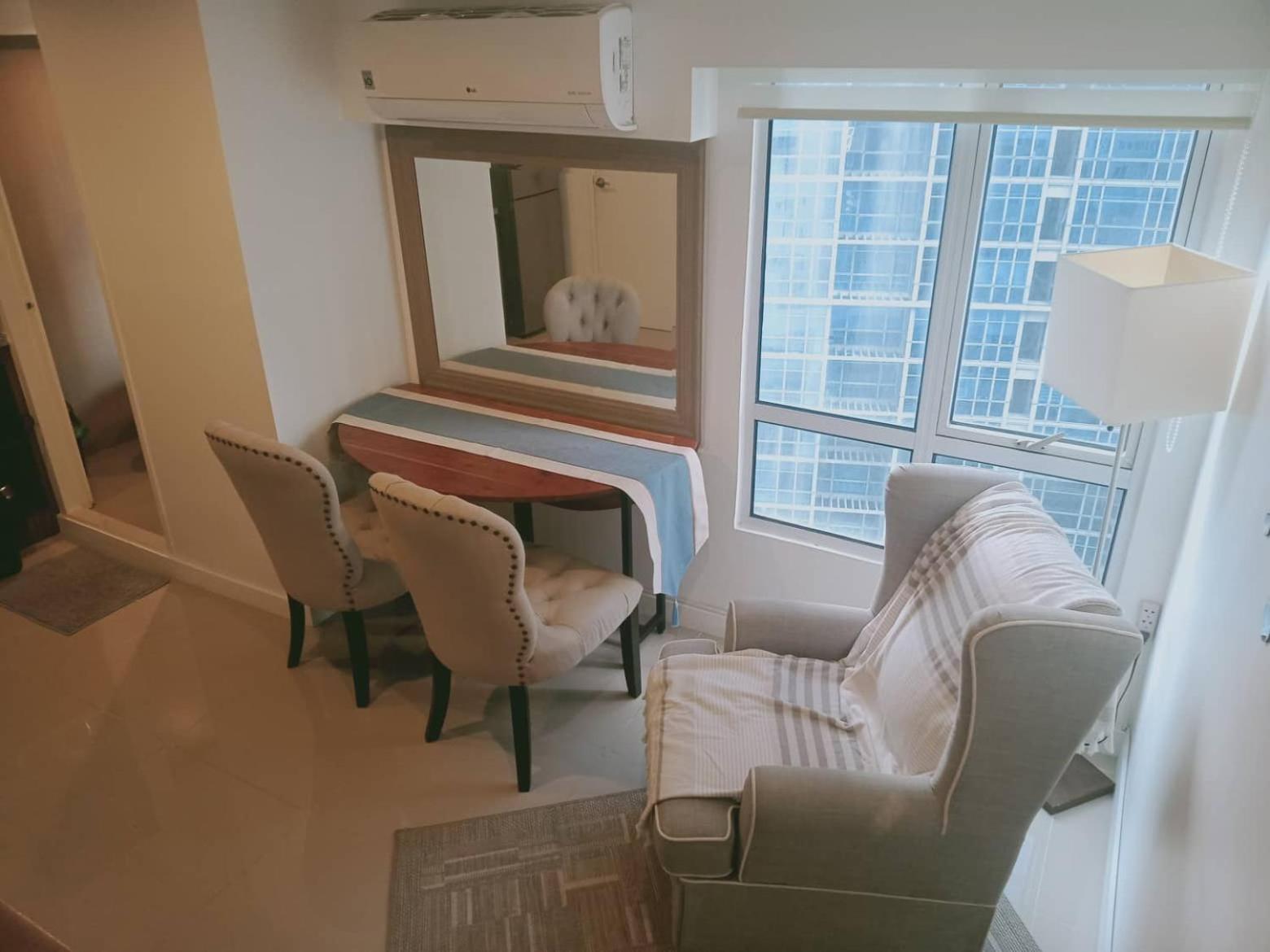 2 Bedrooms Units Forbes Area 5Th Avenue Bgc Center Manila Esterno foto