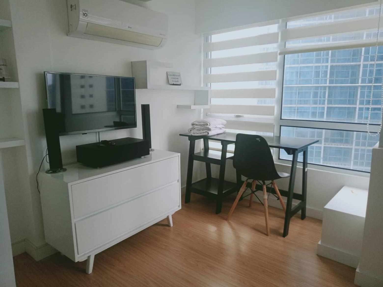 2 Bedrooms Units Forbes Area 5Th Avenue Bgc Center Manila Esterno foto