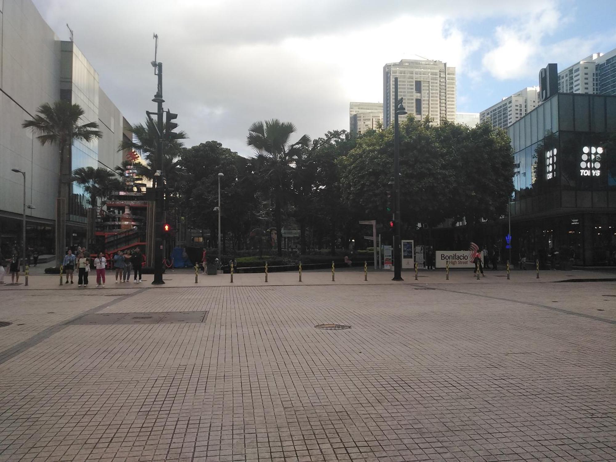 2 Bedrooms Units Forbes Area 5Th Avenue Bgc Center Manila Esterno foto